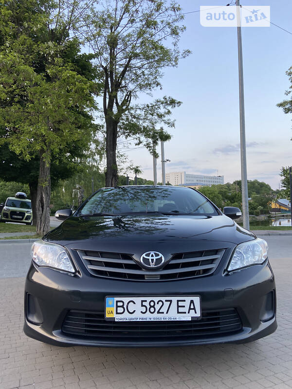 Седан Toyota Corolla 2010 в Львове