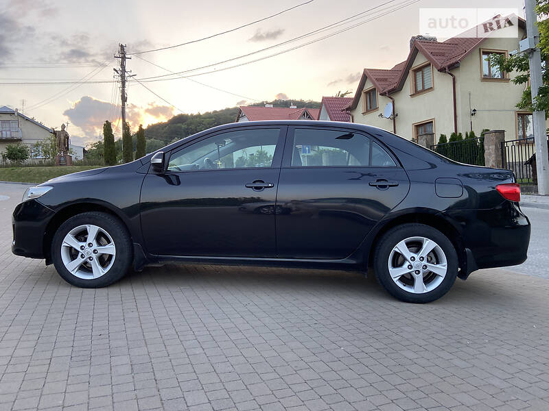 Седан Toyota Corolla 2010 в Львове