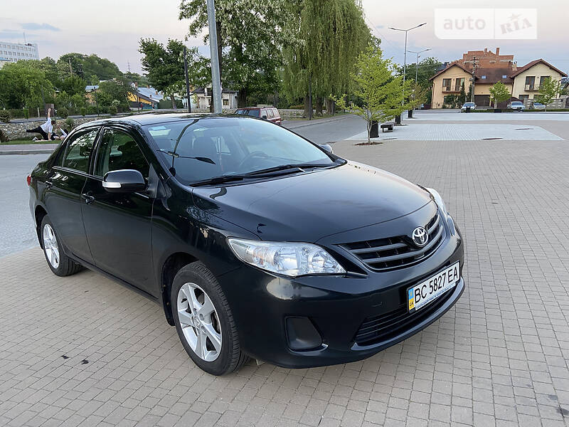 Седан Toyota Corolla 2010 в Львове