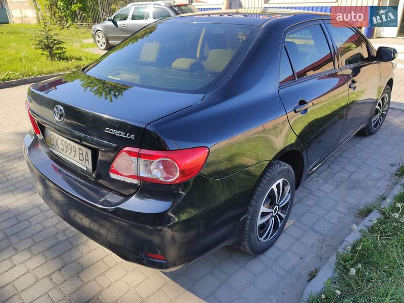 Седан Toyota Corolla 2013 в Кам'янець-Подільському