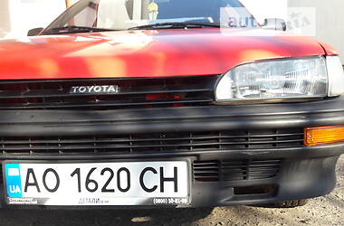 Седан Toyota Corolla 1988 в Ужгороде