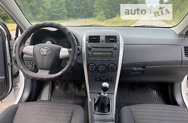 Седан Toyota Corolla 2012 в 