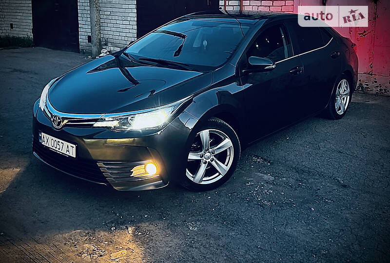 Седан Toyota Corolla 2018 в Лозовій