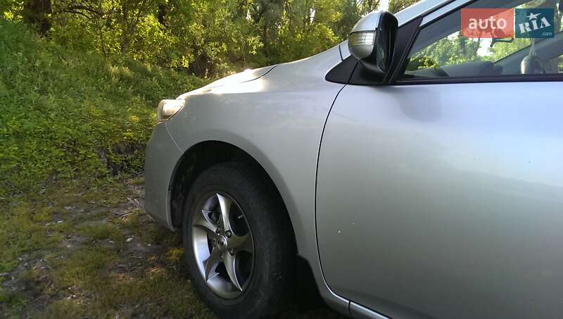 Седан Toyota Corolla 2010 в Чернигове