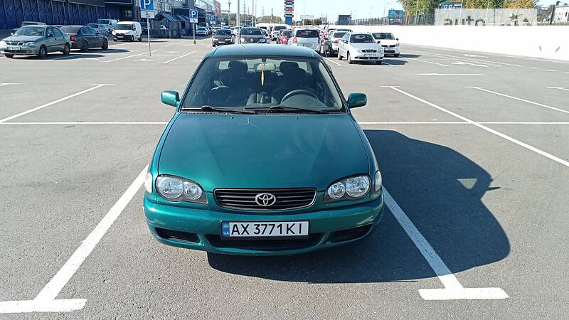 Седан Toyota Corolla 2000 в 