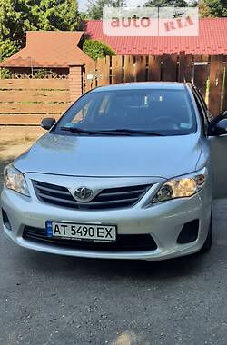 Седан Toyota Corolla 2012 в Ивано-Франковске