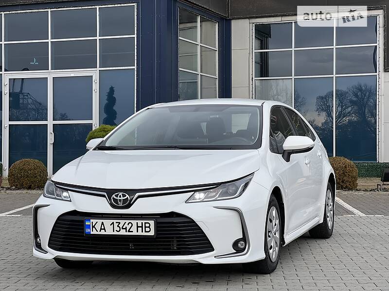 Седан Toyota Corolla 2019 в Киеве