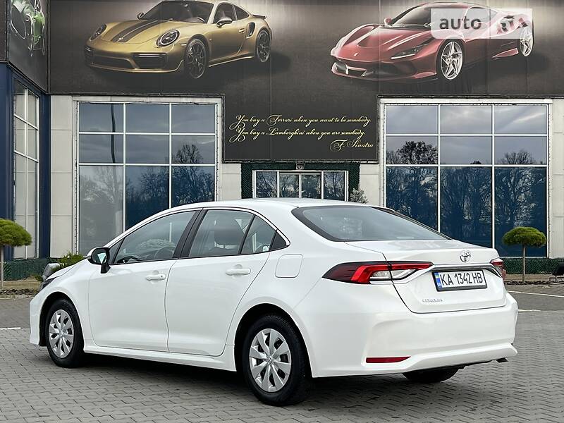 Седан Toyota Corolla 2019 в Киеве