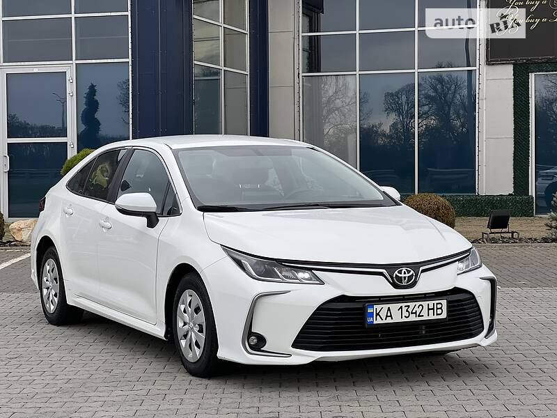 Седан Toyota Corolla 2019 в Киеве