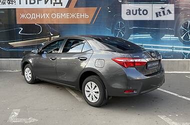 Седан Toyota Corolla 2015 в Одесі