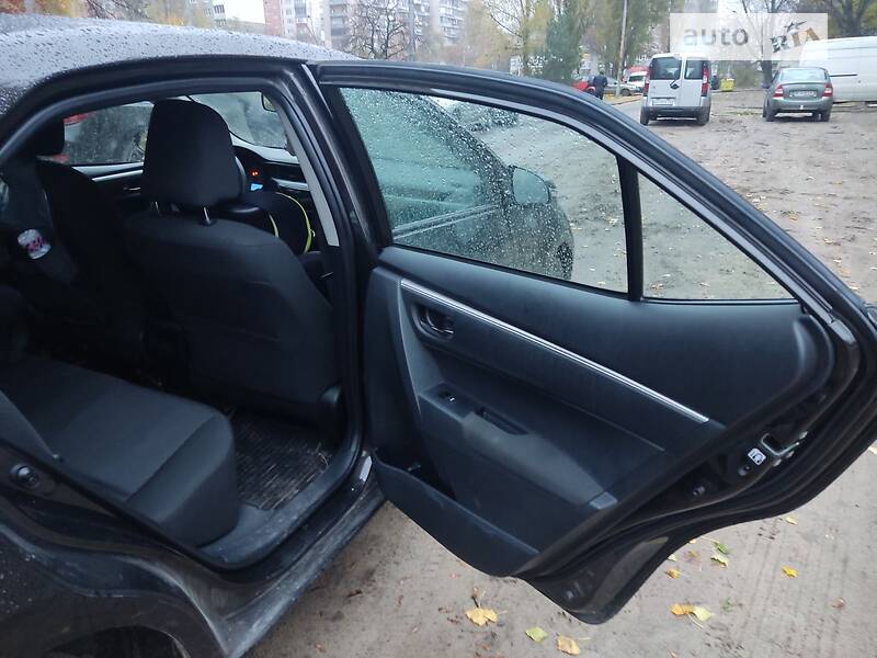 Седан Toyota Corolla 2016 в Киеве