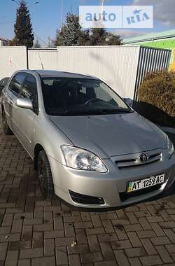 Хэтчбек Toyota Corolla 2005 в 