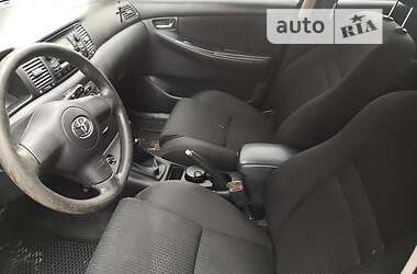 Хэтчбек Toyota Corolla 2005 в 