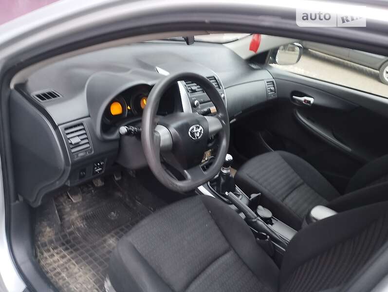Седан Toyota Corolla 2010 в Любашевке