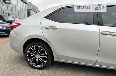 Седан Toyota Corolla 2016 в Чернигове