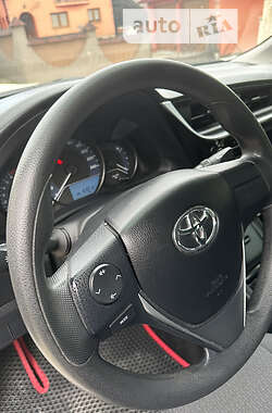 Седан Toyota Corolla 2017 в Киеве