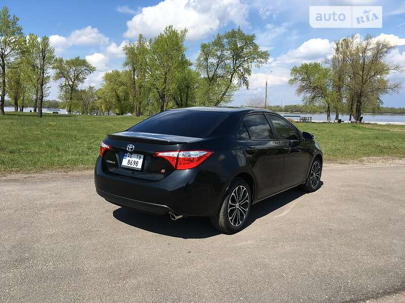 Седан Toyota Corolla 2014 в Кам'янському