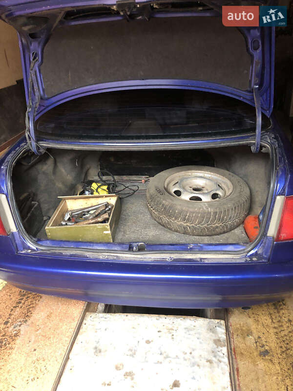 Седан Toyota Corolla 1998 в Житомирі