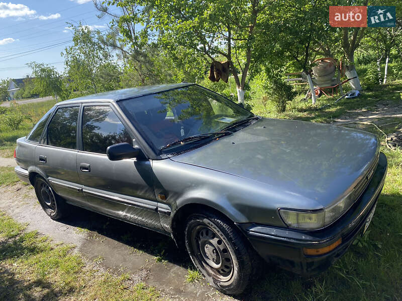 Ліфтбек Toyota Corolla 1988 в Сарнах