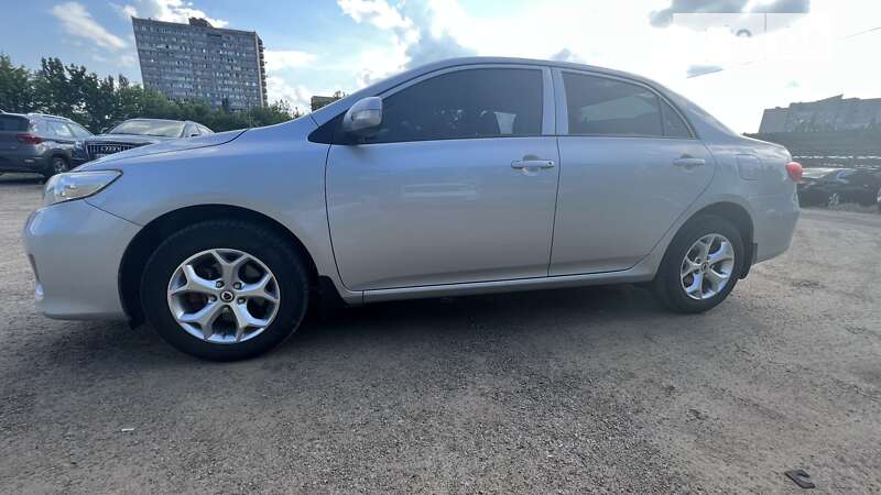 Седан Toyota Corolla 2011 в Южноукраинске