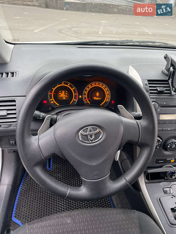 Седан Toyota Corolla 2007 в Кривом Роге