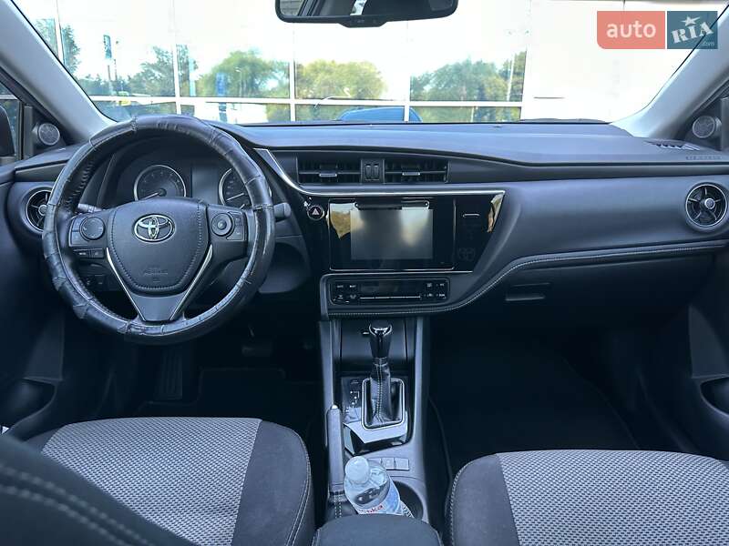 Седан Toyota Corolla 2018 в Днепре