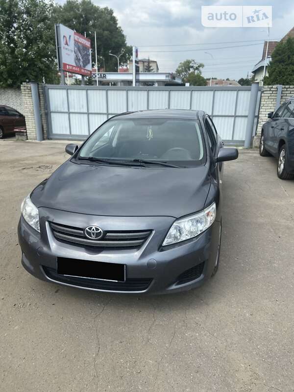 Седан Toyota Corolla 2009 в Львове