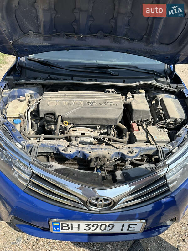 Седан Toyota Corolla 2015 в 