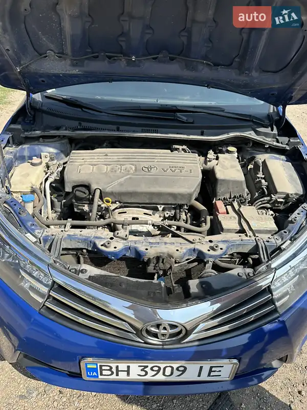 Седан Toyota Corolla 2015 в 