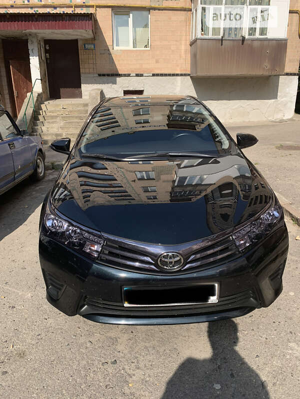 Седан Toyota Corolla 2013 в Тернополі