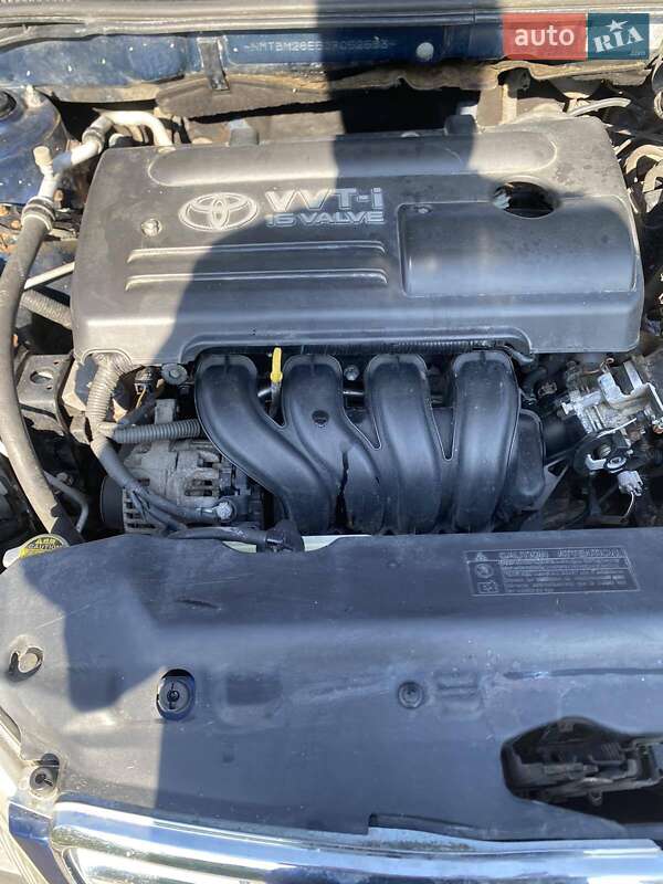 Седан Toyota Corolla 2005 в Полтаві