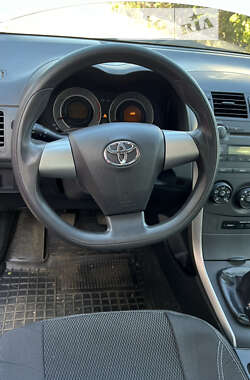 Седан Toyota Corolla 2012 в Раздельной
