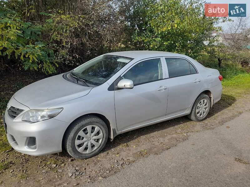 Седан Toyota Corolla 2012 в Снятині