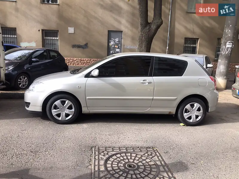 Хэтчбек Toyota Corolla 2006 в 