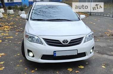 Седан Toyota Corolla 2013 в Києві