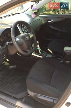 Седан Toyota Corolla 2010 в 