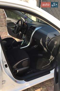 Седан Toyota Corolla 2010 в 