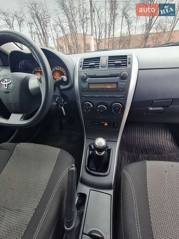 Седан Toyota Corolla 2013 в Одесі