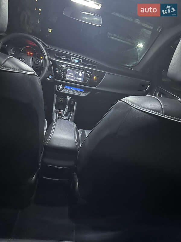 Седан Toyota Corolla 2014 в Києві