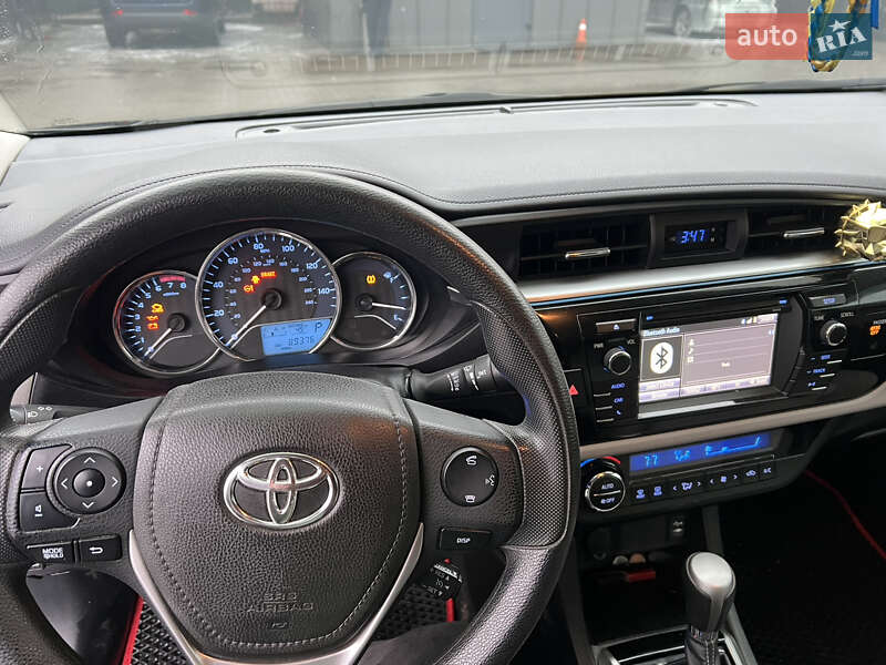 Седан Toyota Corolla 2015 в Днепре