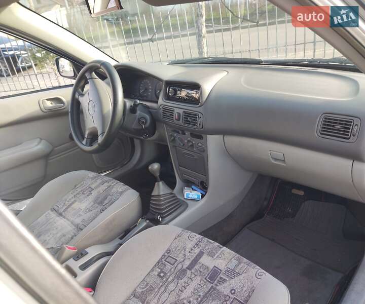 Седан Toyota Corolla 1999 в Одесі