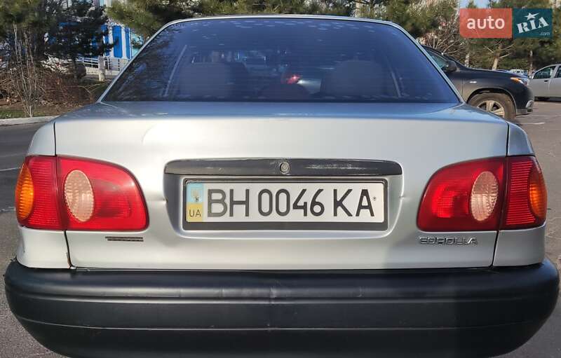 Седан Toyota Corolla 1999 в Одесі