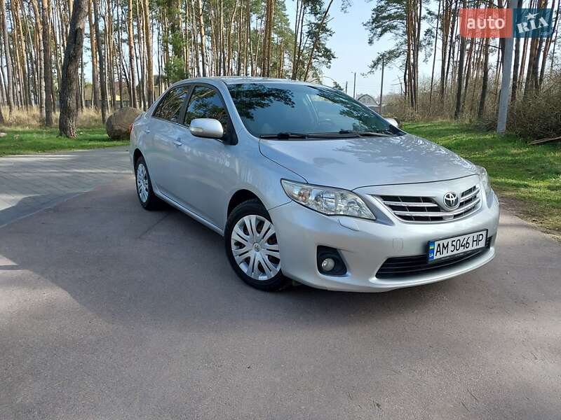 Седан Toyota Corolla 2011 в Житомире