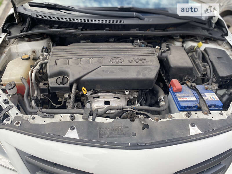 Седан Toyota Corolla 2011 в Сумах