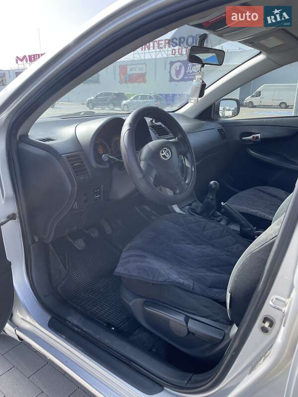 Седан Toyota Corolla 2008 в Виннице