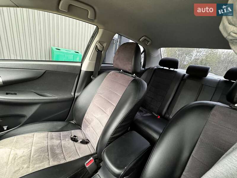 Седан Toyota Corolla 2011 в Києві