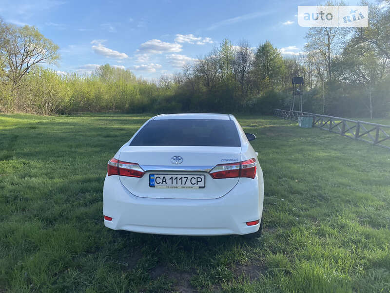 Седан Toyota Corolla 2017 в Черкассах