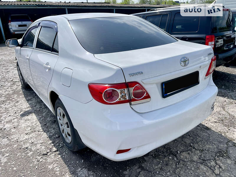 Седан Toyota Corolla 2010 в Дніпрі