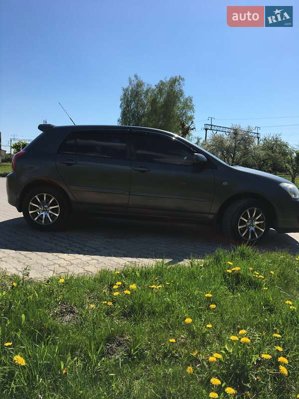 Хэтчбек Toyota Corolla 2006 в Бродах