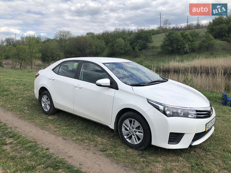 Седан Toyota Corolla 2014 в Кривому Розі